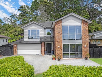 Stunning Contemporary Lakeside Living - Avail...