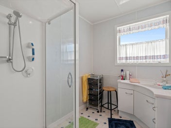 Family Living Near Kew Hospital & Reserve