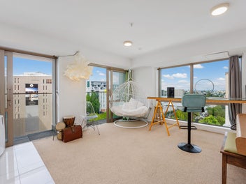 Stylish Little Beauty with Big Views!