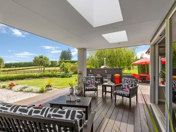 THE ULTIMATE LIFESTYLE & AN ENTERTAINER’S DREAM!