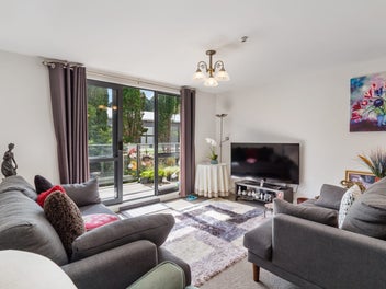 Spacious 2-Bed Apartment in Prime Location