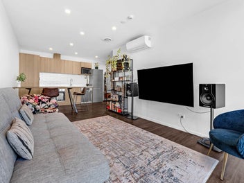 Modern 1-Bedroom Apartment in the Heart of Ell...