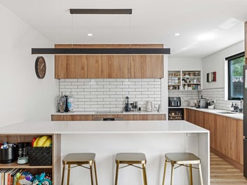 Wow Factor! Oversized Townhouse Living