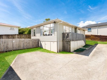 Entry-Level Freehold Home in Prime Henderson