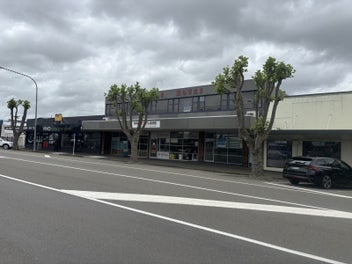 Image 1 of 7