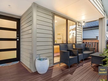 Prestigious Karaka Family Residence!