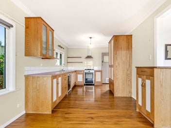 Sea Views, Space & Opportunity!