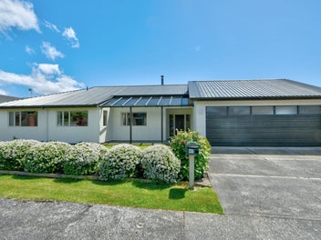 Spectacular property with tremendous views!