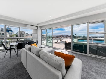 Spectacular Waterfront Views