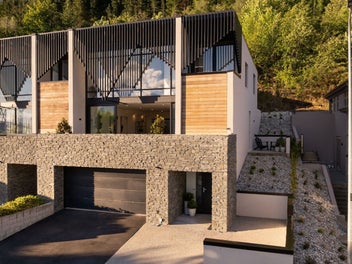 Elevated peak & lake views