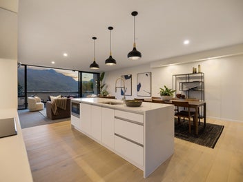 Elevated peak & lake views