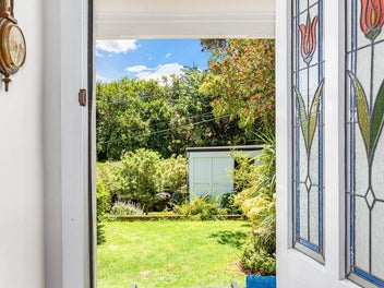 A SUNNY CITY FRINGE OASIS