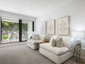 Light, leafy and so perfectly located!