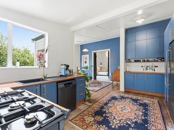 Character Villa on a Classic Quarter Acre!!