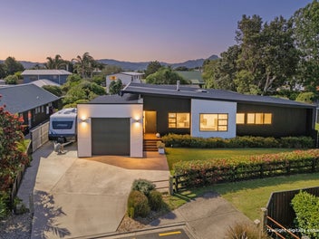 Light Space Lifestyle in the Heart of Cooks Beach