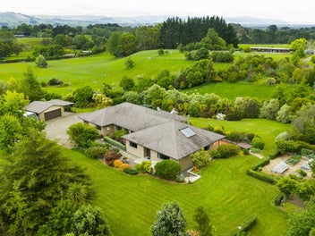 More Room & Privacy On 1.04ha