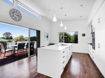 Spacious Modern Family Home!