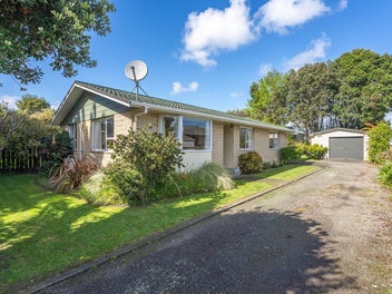 Brick and tile in peaceful Cul-de-Sac