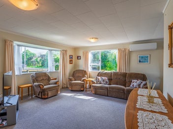 Brick and tile in peaceful Cul-de-Sac