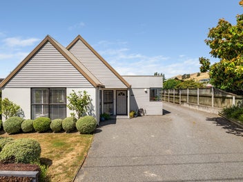 Sunny, Spacious and Superbly Located