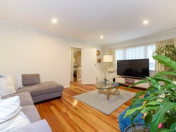 House for removal-Commodore 22