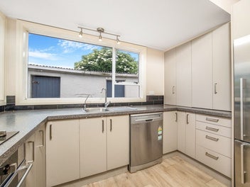 Sunny, Stylish & Summer-Ready