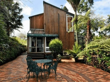 Exclusive Lifestyle Villa in Dairy Flat!