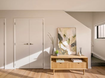 Modern 2-Bed, 1.5-Bath Townhouse with Car Park