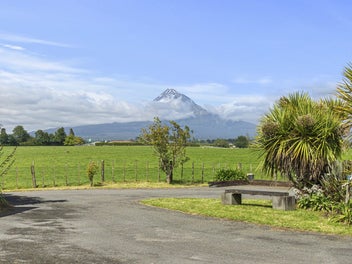 Luxe Kitchen, Epic Views, Dream Lifestyle
