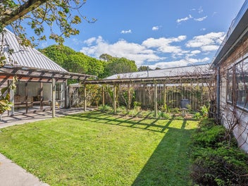 PEAK ELEVATION. VIEWS + PRIVACY!