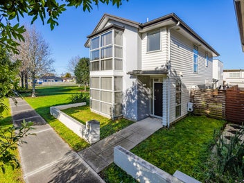5 Bed Family Home with Loft & Double Garage