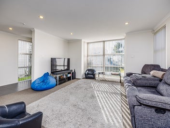 5 Bed Family Home with Loft & Double Garage