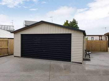 1029m2 (more or less) Home & Income, Sep Garage
