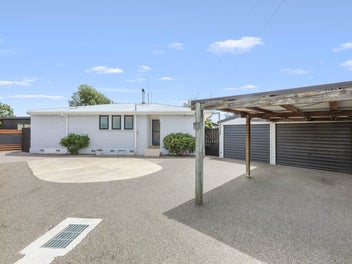 Family Living in Witherlea