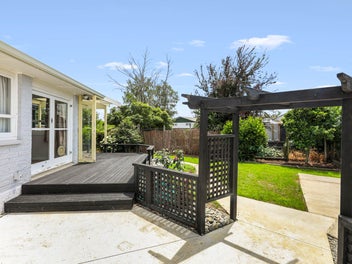 Great Parking, Space and BRAND NEW Carpet!