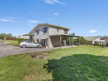 A Cul-de-Sac Classic Ready to Rise Again