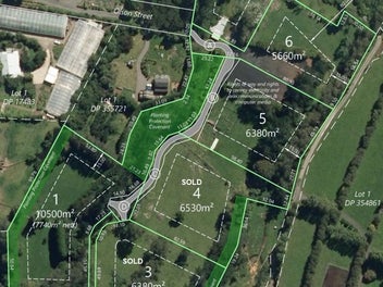 Bush-Clad Serenity with Mountain Views