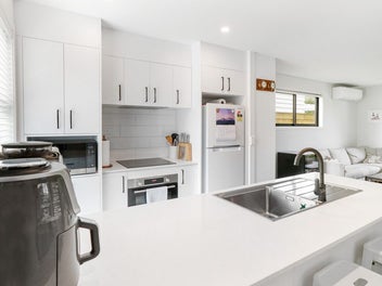 Modern Townhouse Living in Mangere Bridge