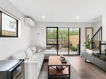 Modern Townhouse Living in Mangere Bridge