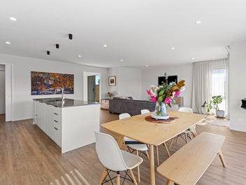 Harbour Views. High Quality. Vacant Now!