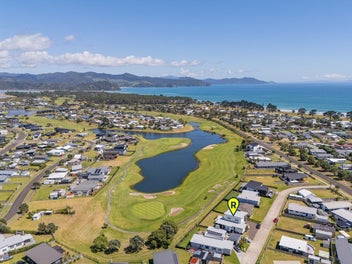 Stunning Golf Front Home in Matarangi