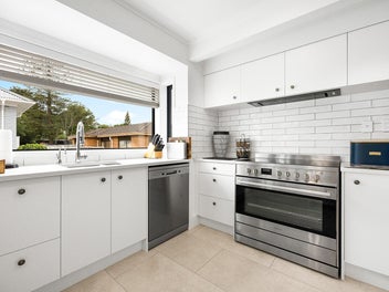 Contemporary Comfort in a Prime Hillcrest Location