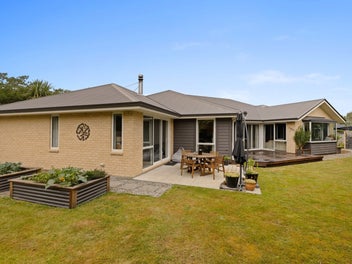 Central, established and ideal family living