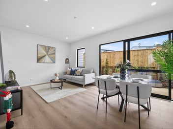 Walk to Sylvia Park - Convenient Modern Living