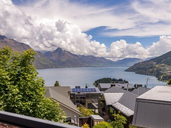 Elevated Queenstown Living, Exceptional Lake Views