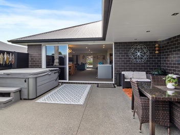 Executive Elegance On Private Rear Section