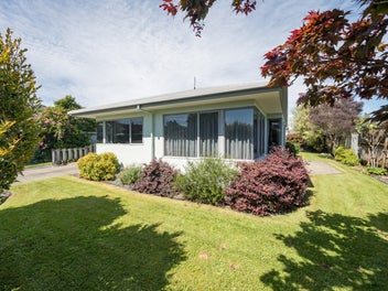 Sunny Two-Bedroom Gem Close to Everything