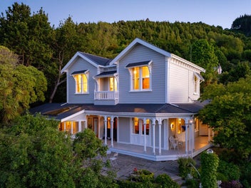 Noisy Dinners, Quiet Sundays - A Home with Heart!