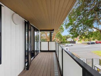 Grey Lynn | Professionals