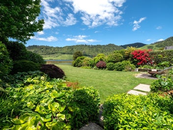 Exceptional Waterfront Retreat on Acacia Peninsula